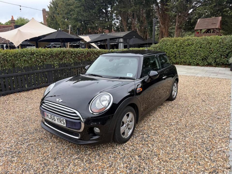 MINI Hatch photo 2