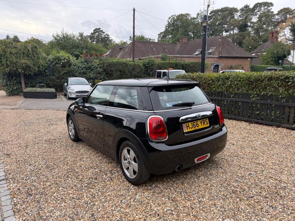 MINI Hatch photo 3