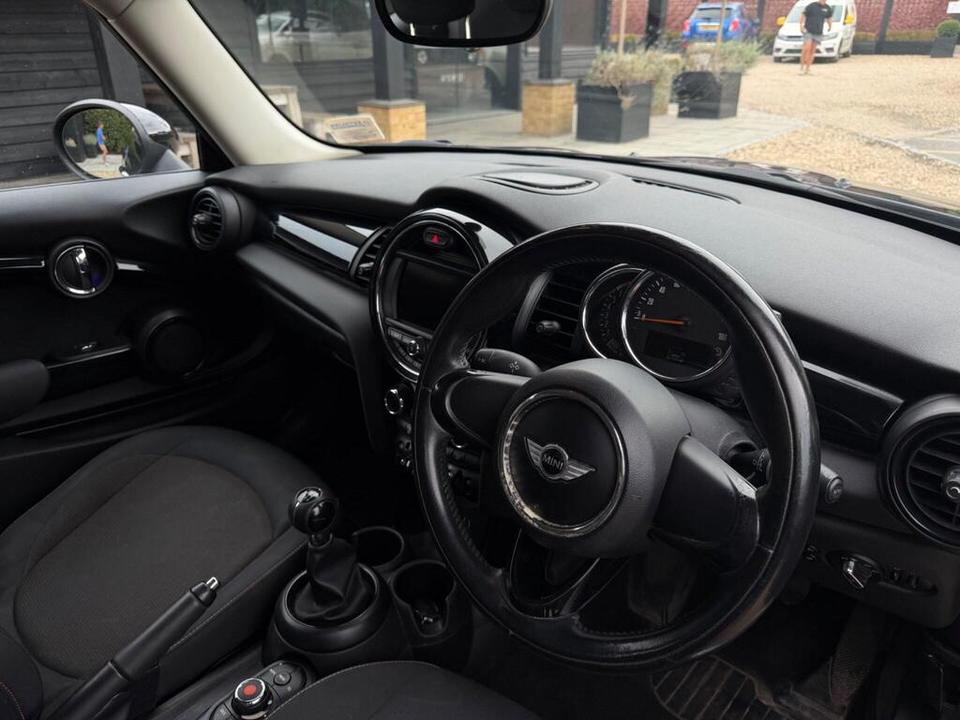 MINI Hatch photo 5