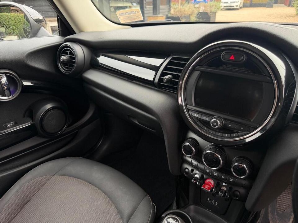 MINI Hatch photo 8