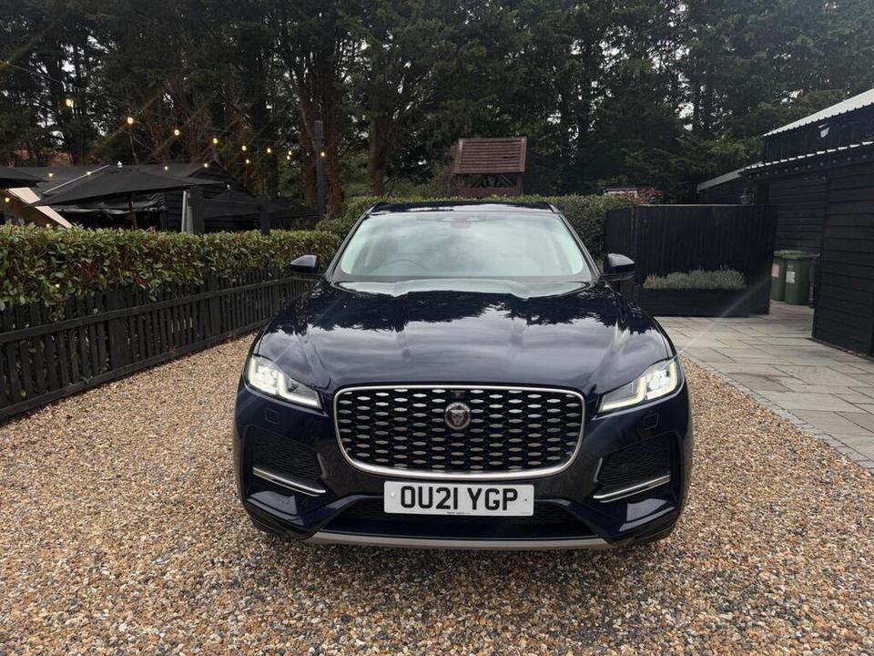 Jaguar F-PACE photo 2
